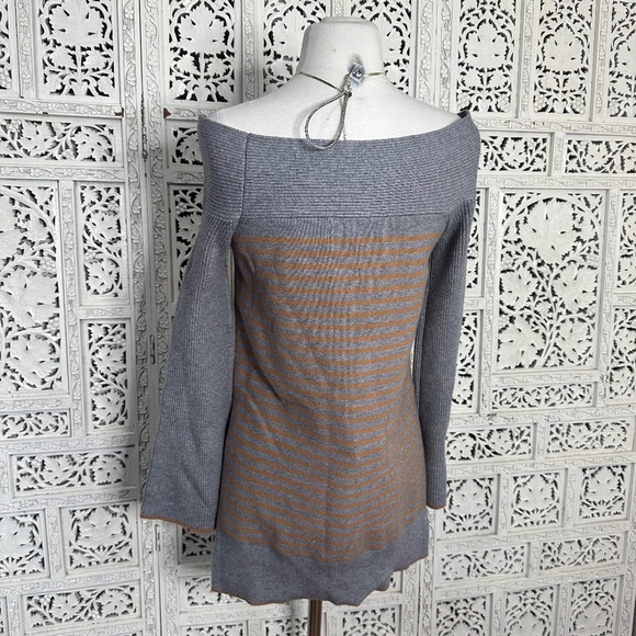 Anthropologie Gray & orange Striped Ribbed Off The Shoulder Bell Sleeve Sweater - Picture 6 of 8